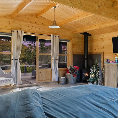 Choller Lake Lodges - Primrose Cabin With Private Hot Tub Arundel Exterior photo