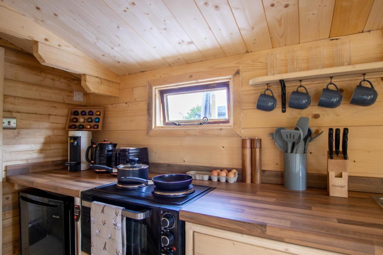 Choller Lake Lodges - Primrose Cabin With Private Hot Tub Arundel Exterior photo