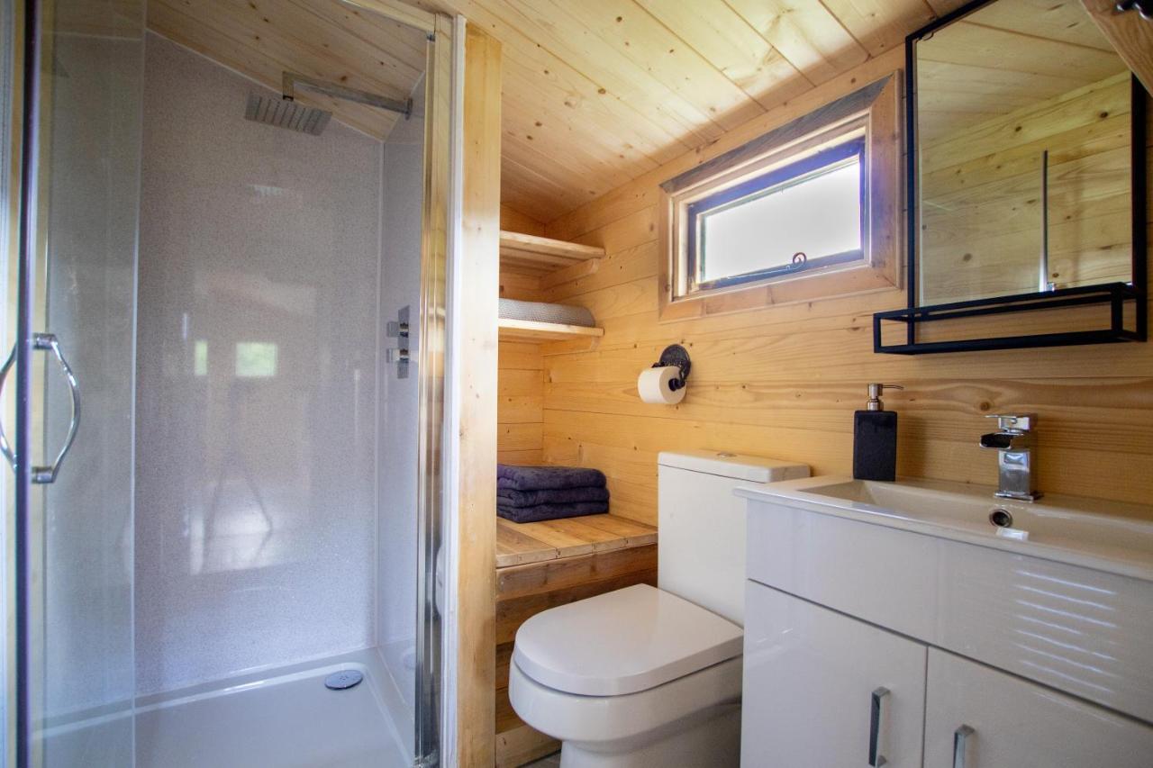 Choller Lake Lodges - Primrose Cabin With Private Hot Tub Arundel Exterior photo